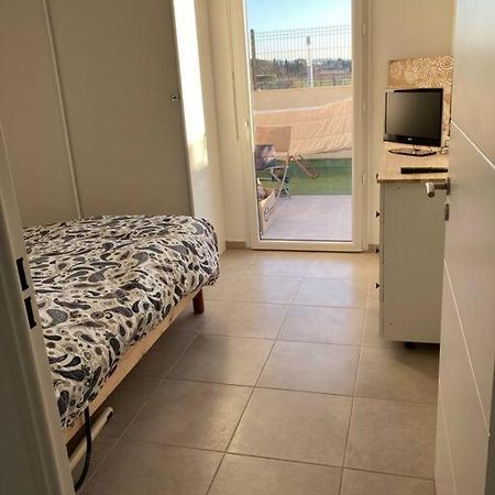 Appartement RDC avec parking privé La Fare-les-Oliviers Esterno foto